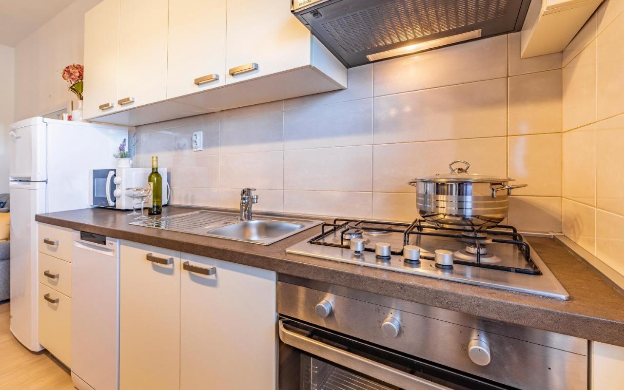 Holiday home Sweet House With Free Parking *