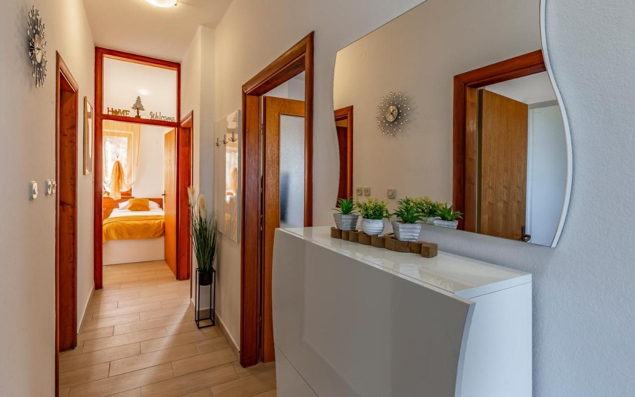 Holiday home Sweet House With Free Parking