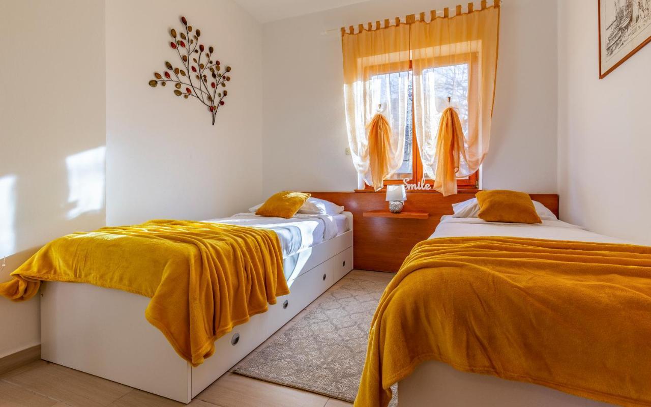 Holiday home Sweet House With Free Parking *