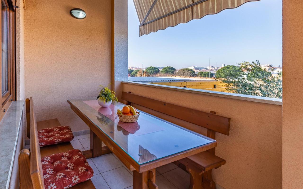 Holiday home Sweet House With Free Parking