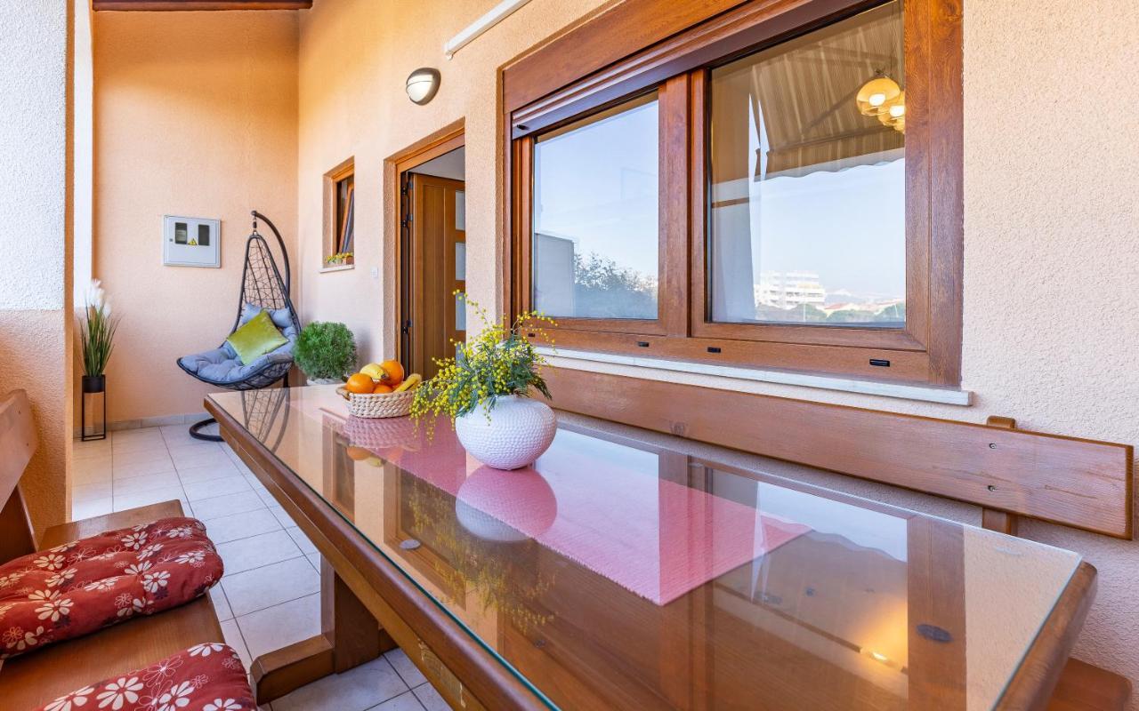 Holiday home Sweet House With Free Parking *